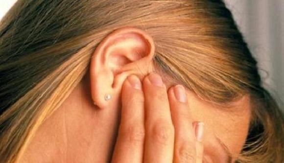 Как удалить серную пробку из уха в домашних условиях?